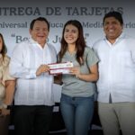 Joaquín Díaz Mena entreg 259 becas "Benito Juárez" a jóvenes estudiantes de Mérida