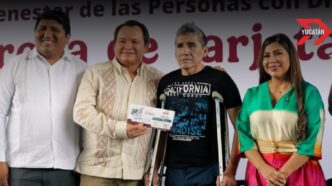 Joaquín Díaz Mena entregó las tarjetas de la Pensión para el Bienestar de las Personas con Discapacidad